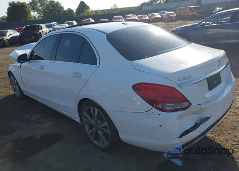 2018 Mercedes-Benz C 300 из США, поврежденный, VIN 55SWF4JB3JU241794